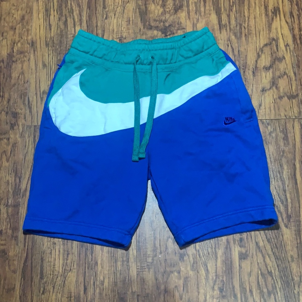 Nike Swish Sweat Shorts (Small)